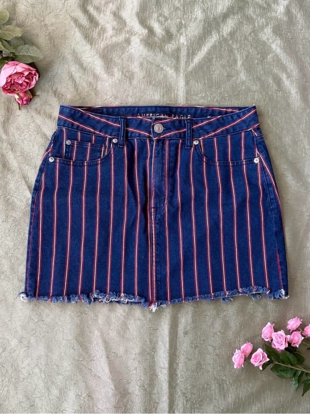American Eagle Outfitters Navy Mini Denim Skirt with Red Pinstripes. 12. EUC💙❤️
